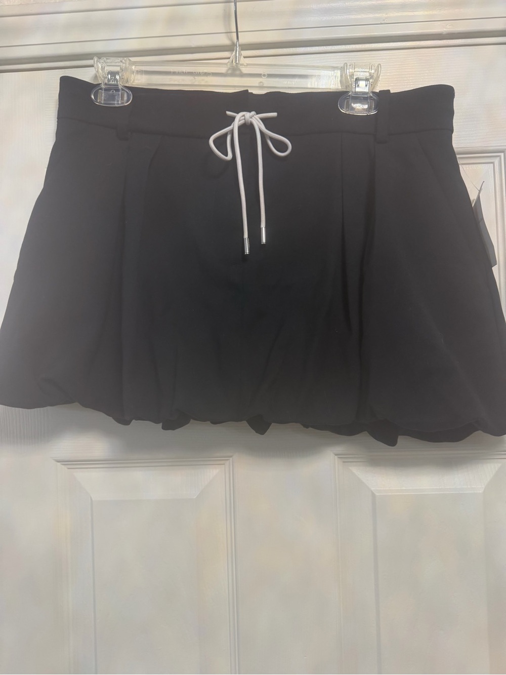 NWT Abercrombie & Fitch Mid Rise Tailored Bubble Hem Mini Skort - Black (Size M)